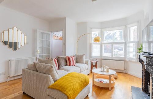 Parsons Green and Walham Apartment | Beautiful 3BD Home in the Heart of Fulham