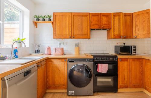 Parsons Green and Walham Apartment | Beautiful 3BD Home in the Heart of Fulham