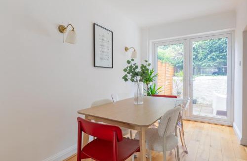 Parsons Green and Walham Apartment | Beautiful 3BD Home in the Heart of Fulham