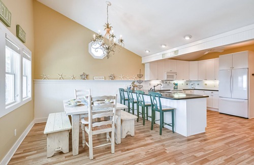 Bermuda Beach House | Beautiful 3rd row roomy Beach home with views, perfect for families and friends.