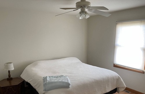 Sylvania House | Beautiful 4 Bed, Game Room, Fire Pit, Backyard