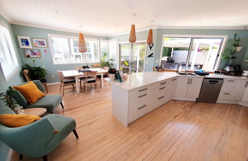 Mount Maunganui House | Beautiful 4 bedroom home with lagoon pool & spa. Nr Tay Street Beach, Maunganui