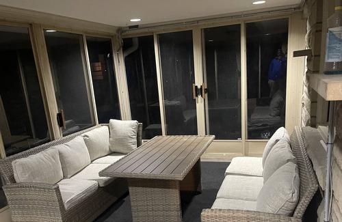 Bon Air House | Beautiful 4 bedroom retreat with indoor fireplace