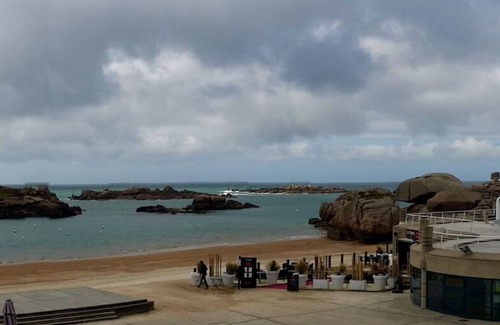 Tregastel Apartment | Beautiful 4-person apartment* on the beach Superb sea view