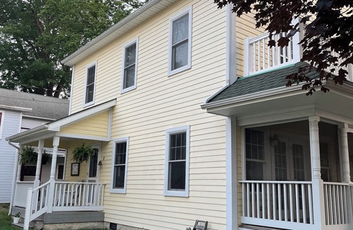 Lakeside House | Beautiful 5-bedroom house with AC in Lakeside