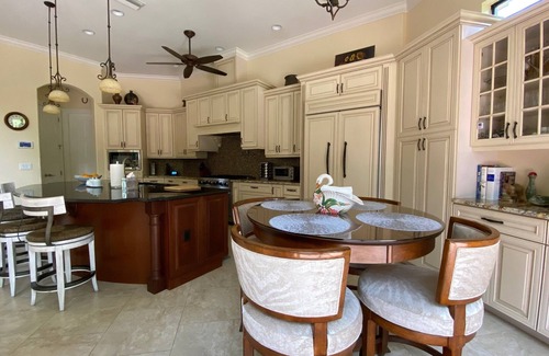 Vamo House | Beautiful 5BR Pool House in a Gated Waterfront Community minutes to beach