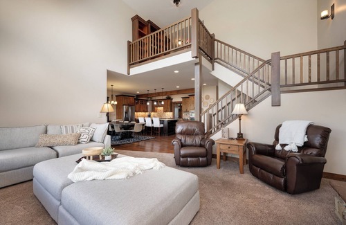 Granby House | Beautiful 6 BDR in Heart of the Rockies, Ski, Hot Tub, Rocky Mtn National Park!