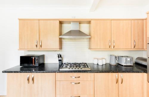Birmingham Apartment | Beautiful 6 bedroom house for 17 guests next to Edgbaston Stadium
