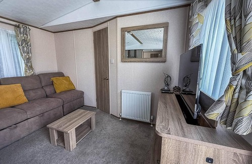Great Yarmouth House | Beautiful 6 berth caravan at Breydon Water nearby Great Yarmouth ref 10056B