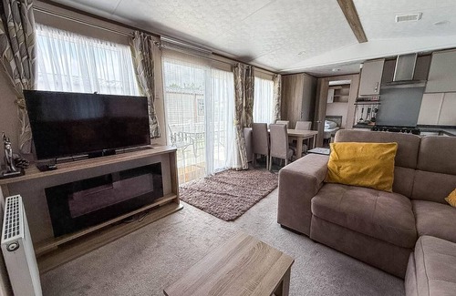 Great Yarmouth House | Beautiful 6 berth caravan at Breydon Water nearby Great Yarmouth ref 10056B