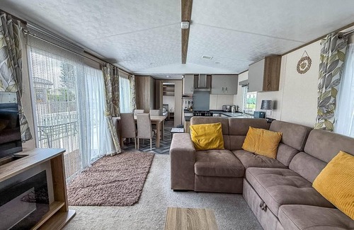 Great Yarmouth House | Beautiful 6 berth caravan at Breydon Water nearby Great Yarmouth ref 10056B