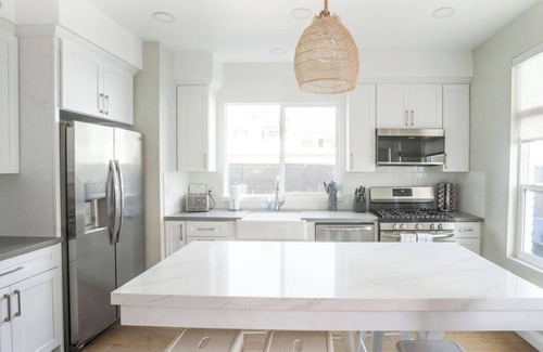 West Newport House | Beautiful 6bd/7bath steps to the sand