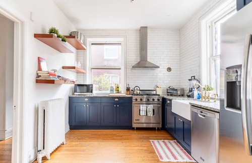 Uptown House | Beautiful 6BR mansion, 4 parking spots, sleeps 21! Walk to Wrigley & the lake!