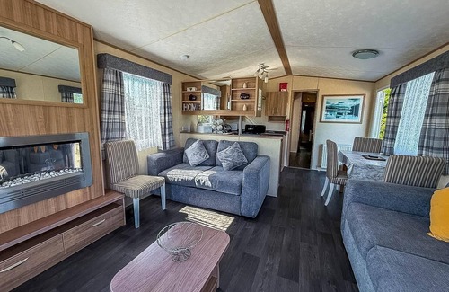 Great Yarmouth House | Beautiful 8 berth caravan at Cherry Tree Holiday Park in Norfolk ref 70803C