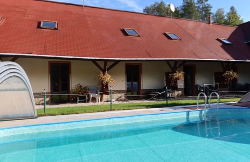 Desna Apartment | Beautiful apartment for 4 guests with pool, WIFI, TV, patio and parking