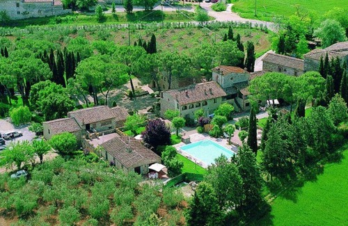 Colle di Val d'Elsa House | Beautiful apartment in villa for 2 people with pool, TV, patio, pets allowed and parking