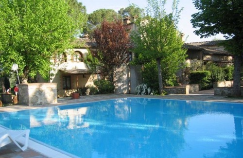 Colle di Val d'Elsa House | Beautiful apartment in villa for 2 people with pool, TV, patio, pets allowed and parking