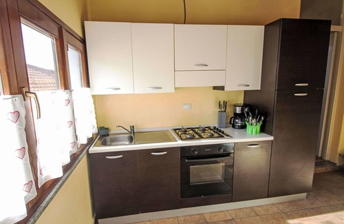Porto Valtravaglia Apartment | Beautiful apartment for 4 guests with TV and pets allowed