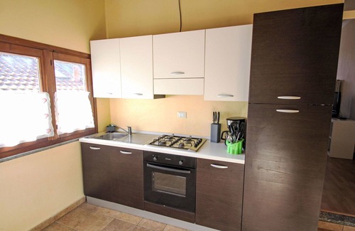 Porto Valtravaglia Apartment | Beautiful apartment for 4 guests with TV and pets allowed