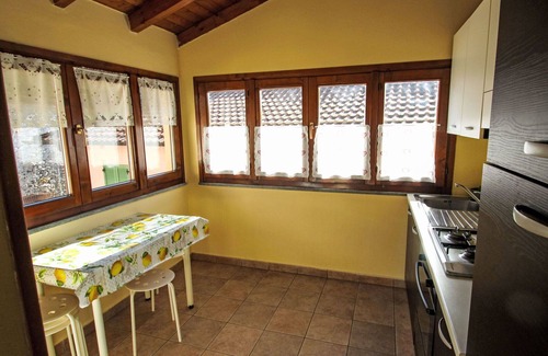 Porto Valtravaglia Apartment | Beautiful apartment for 4 guests with TV and pets allowed