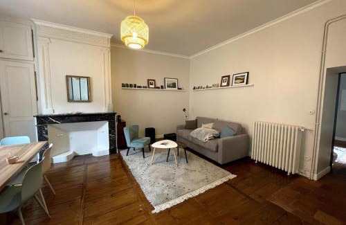 Cahors Old Town Apartment | Beautiful accommodation - Hypercentre Marketplace