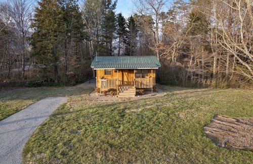 Sevierville Cabin | Beautiful, Affordable, Cabin Near Pigeon Forge For Couples!