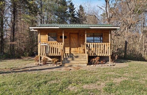 Sevierville Cabin | Beautiful, Affordable, Cabin Near Pigeon Forge For Couples!