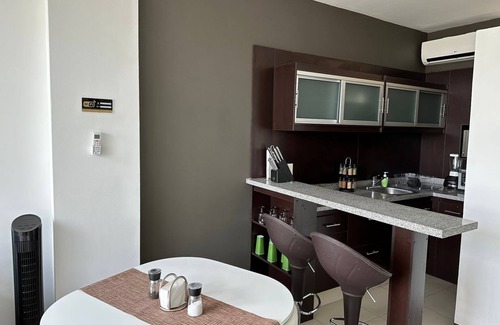Jacarandas Apartment | Beautiful air conditioner loft! 7 min from downtown!