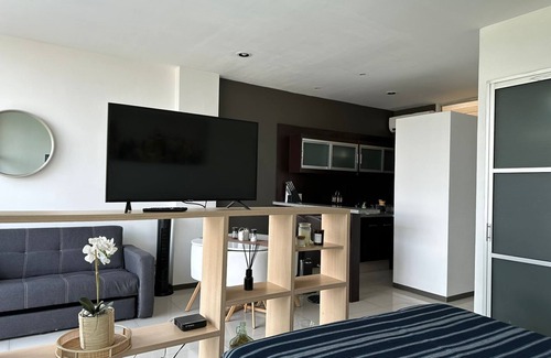 Jacarandas Apartment | Beautiful air conditioner loft! 7 min from downtown!