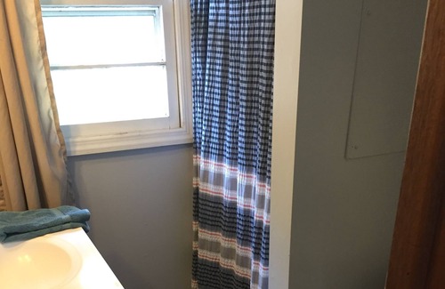 South Haven Cabin | Beautiful and Clean 2 Bedroom Cottage on Clearwater Lake