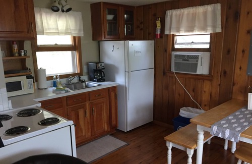 South Haven Cabin | Beautiful and Clean 2 Bedroom Cottage on Clearwater Lake