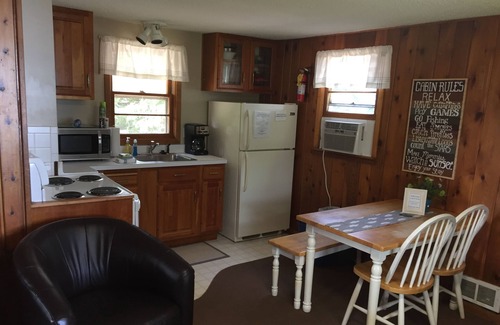 South Haven Cabin | Beautiful and Clean 2 Bedroom Cottage on Clearwater Lake