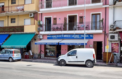 Trappitello Apartment | Beautiful and compact holiday apartment in a central location in Trappitello.