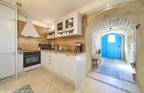 Vrh Villa | Beautiful and fully equipped villa with pool