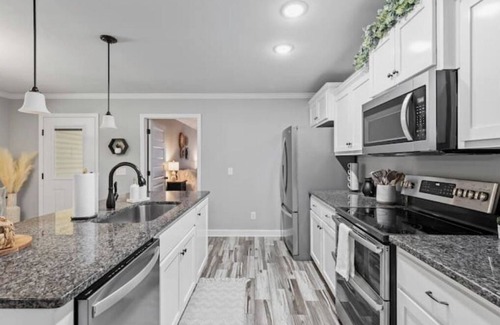 Enterprise House | Beautiful and Spacious 3 BR/2BA with KING bed