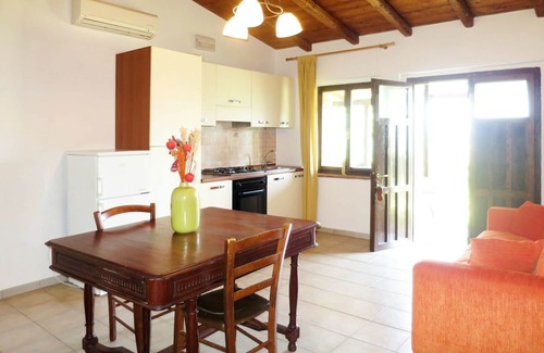 Santo Villa | Beautiful apartment in villa for 4 guests with A/C, pool, patio, pets allowed and panoramic view