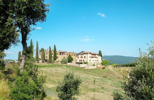 Santo Villa | Beautiful apartment in villa for 4 guests with A/C, pool, patio, pets allowed and panoramic view