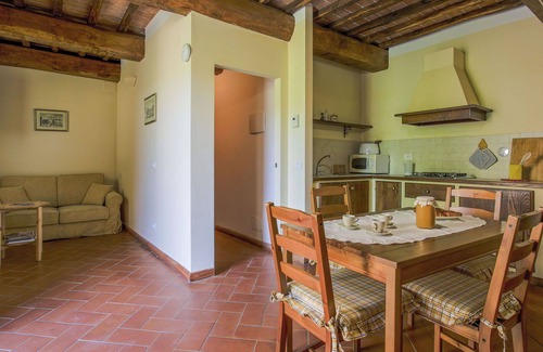 Sesto Fiorentino Villa | Beautiful apartment in villa for 3 guests with WIFI, pool, TV, patio and pets allowed