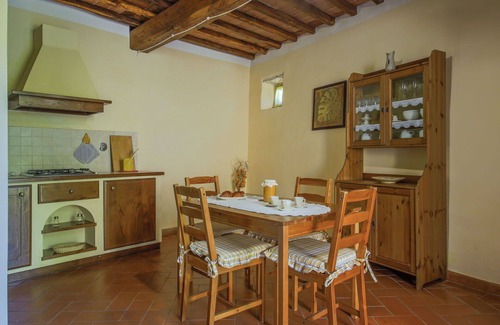 Sesto Fiorentino Villa | Beautiful apartment in villa for 3 guests with WIFI, pool, TV, patio and pets allowed