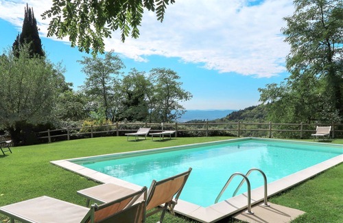 Sesto Fiorentino Villa | Beautiful apartment in villa for 3 guests with WIFI, pool, TV, patio and pets allowed