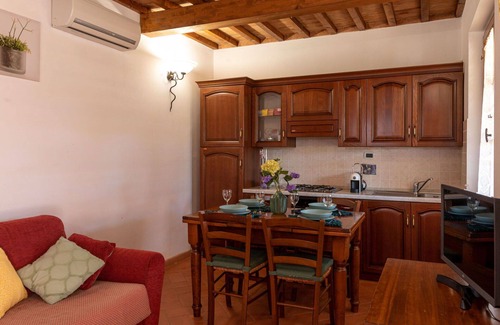 Massa Marittima House | Beautiful apartment in villa for 6 people with WIFI, A/C, TV, terrace, pets allowed and parking