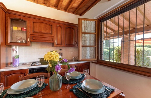 Massa Marittima House | Beautiful apartment in villa for 6 people with WIFI, A/C, TV, terrace, pets allowed and parking