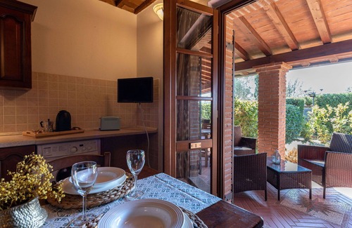 Massa Marittima House | Beautiful apartment in villa for 6 people with WIFI, A/C, TV, terrace, pets allowed and parking
