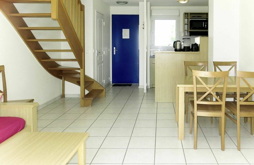 Azay-le-Rideau House | Beautiful apartment in villa for 6 people with WIFI, pool, TV, terrace and pets allowed