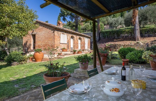 Pienza House | Beautiful apartment in villa for 6 people with A/C, WIFI, TV and veranda, close to Montepulciano