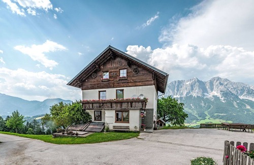 Oeblarn Villa | Beautiful apartment in villa for 6 people with WIFI and TV