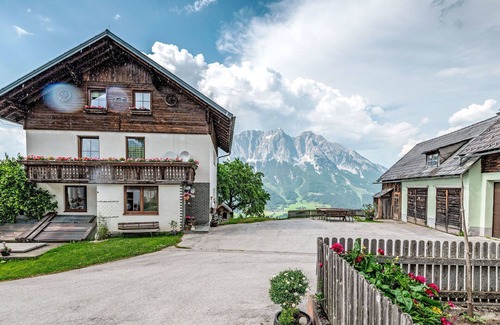 Oeblarn Villa | Beautiful apartment in villa for 6 people with WIFI and TV