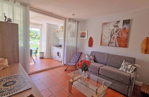 Anse des Rochers Apartment | BEAUTIFUL APARTMENT 2P 45m2, Terrace 12m2, swimming pool, tennis court, beach, WIFI (telecommuting)