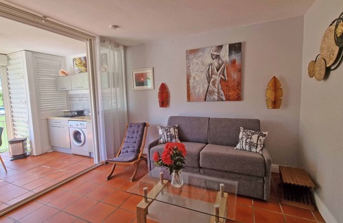 Anse des Rochers Apartment | BEAUTIFUL APARTMENT 2P 45m2, Terrace 12m2, swimming pool, tennis court, beach, WIFI (telecommuting)