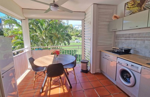 Anse des Rochers Apartment | BEAUTIFUL APARTMENT 2P 45m2, Terrace 12m2, swimming pool, tennis court, beach, WIFI (telecommuting)